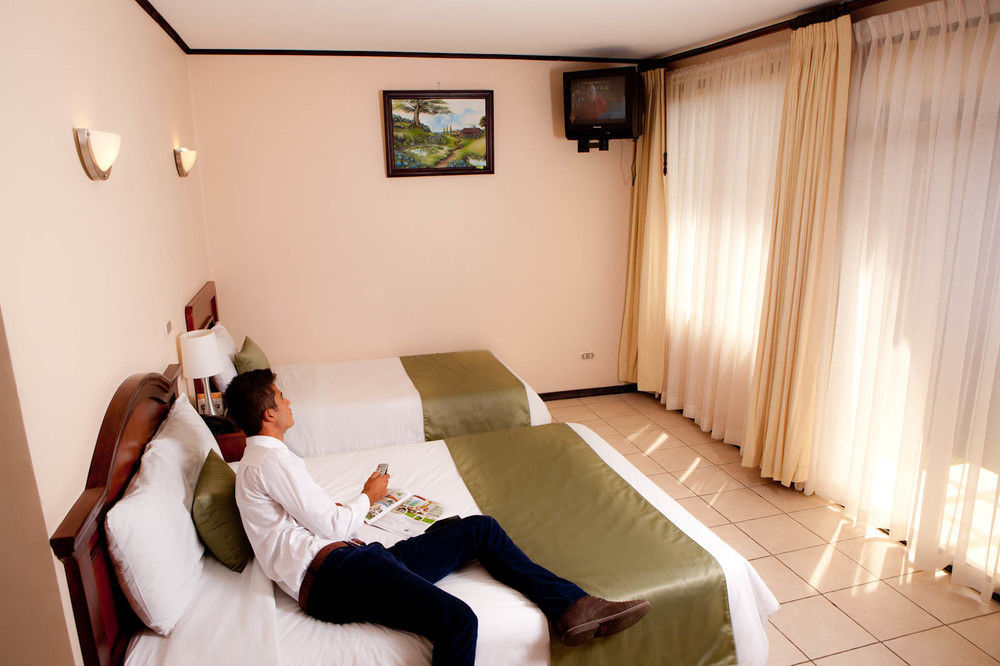 Hotel Y Restaurante El Guarco Cartago Exterior photo