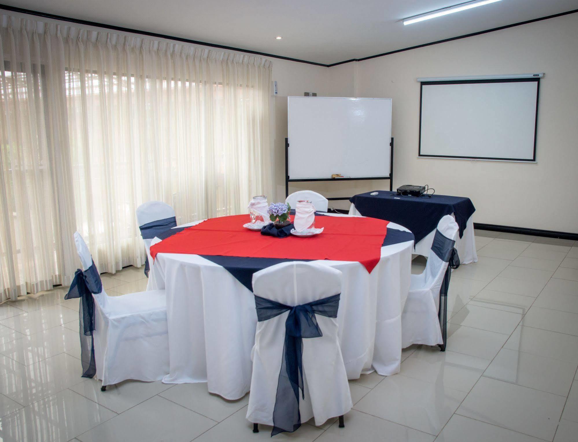Hotel Y Restaurante El Guarco Cartago Exterior photo